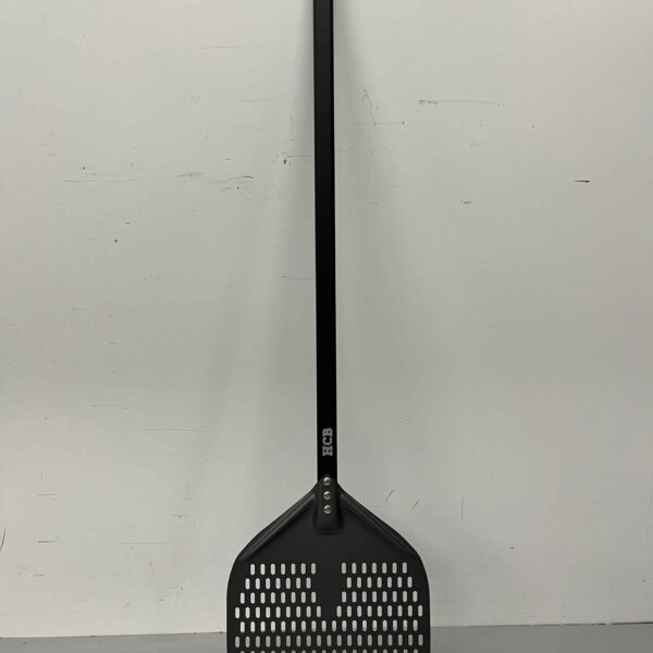 HCB Pizzaschep hard geanodiseerd, geperforeerd blad 30 cm, lengte steel 90 cm Horeca