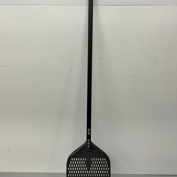 HCB Pizzaschep hard geanodiseerd, geperforeerd blad 30 cm, lengte steel 120 cm Horeca