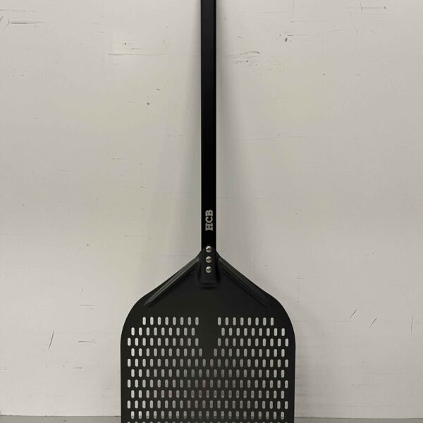 HCB Pizzaschep hard geanodiseerd, geperforeerd blad 35 cm, lengte steel 60 cm Horeca
