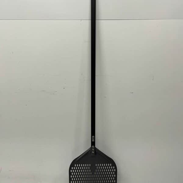 HCB Pizzaschep hard geanodiseerd, geperforeerd blad 35 cm, lengte steel 120 cm Horeca