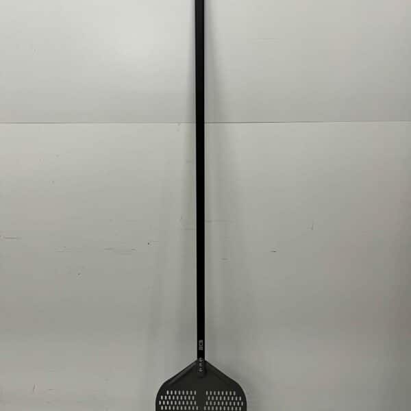 HCB Pizzaschep hard geanodiseerd, geperforeerd blad 35 cm, lengte steel 150 cm Horeca
